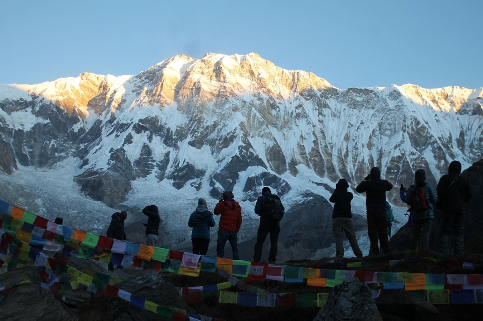 सेनाको हिमाल सरसफाइ अभियान : अन्नपूर्णबाट तीन हजार किलो फोहर सङ्कलन